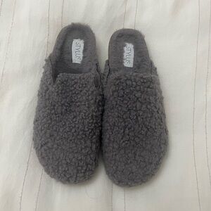 NWOT Gray Winter Clogs Sz 10